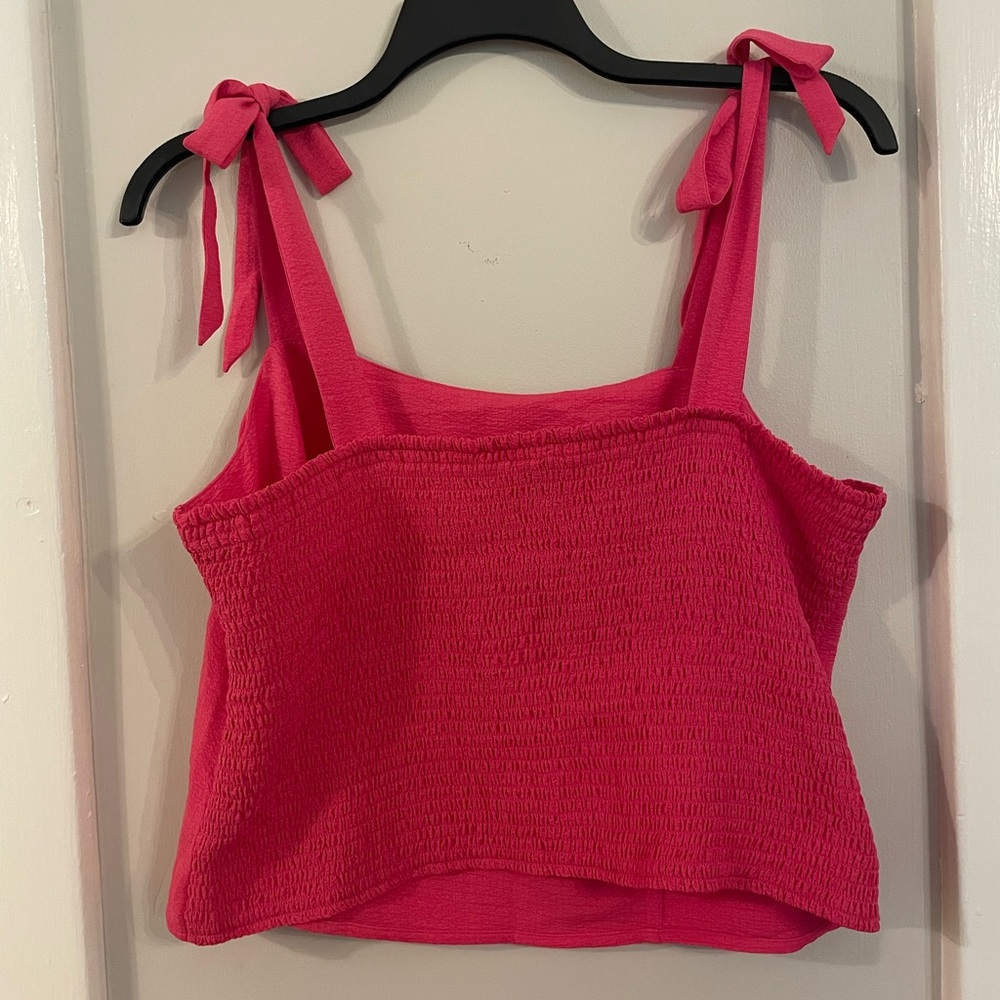 NWT cropped bow strap tank